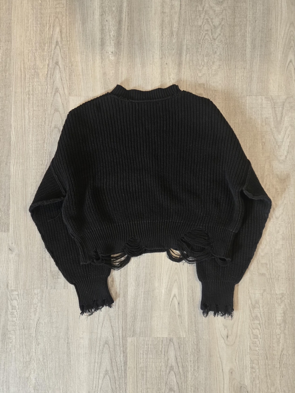 Forever 21 sweater, size XS, cropped Black cropped sweater with ripped details